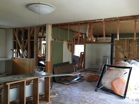 社員旅行と解体工事スタート