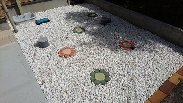 お施主さまの手作りの庭