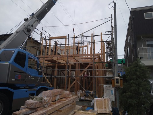 新潟市西区の現場は本日、上棟です。