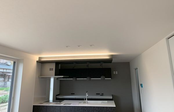 壁を照らすものと天井を照らすもの