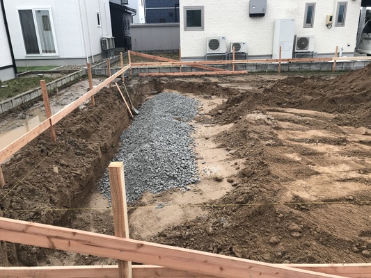 基礎工事の開始