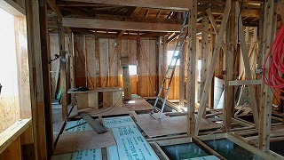 只今、大工さんが奮闘中!長期優良住宅化リフォームの西区K様邸